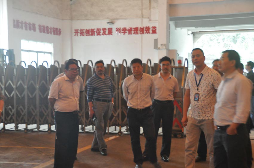 四川省樂(lè )山峨邊縣領(lǐng)導一行蒞臨萬(wàn)達業(yè)參觀(guān)指導